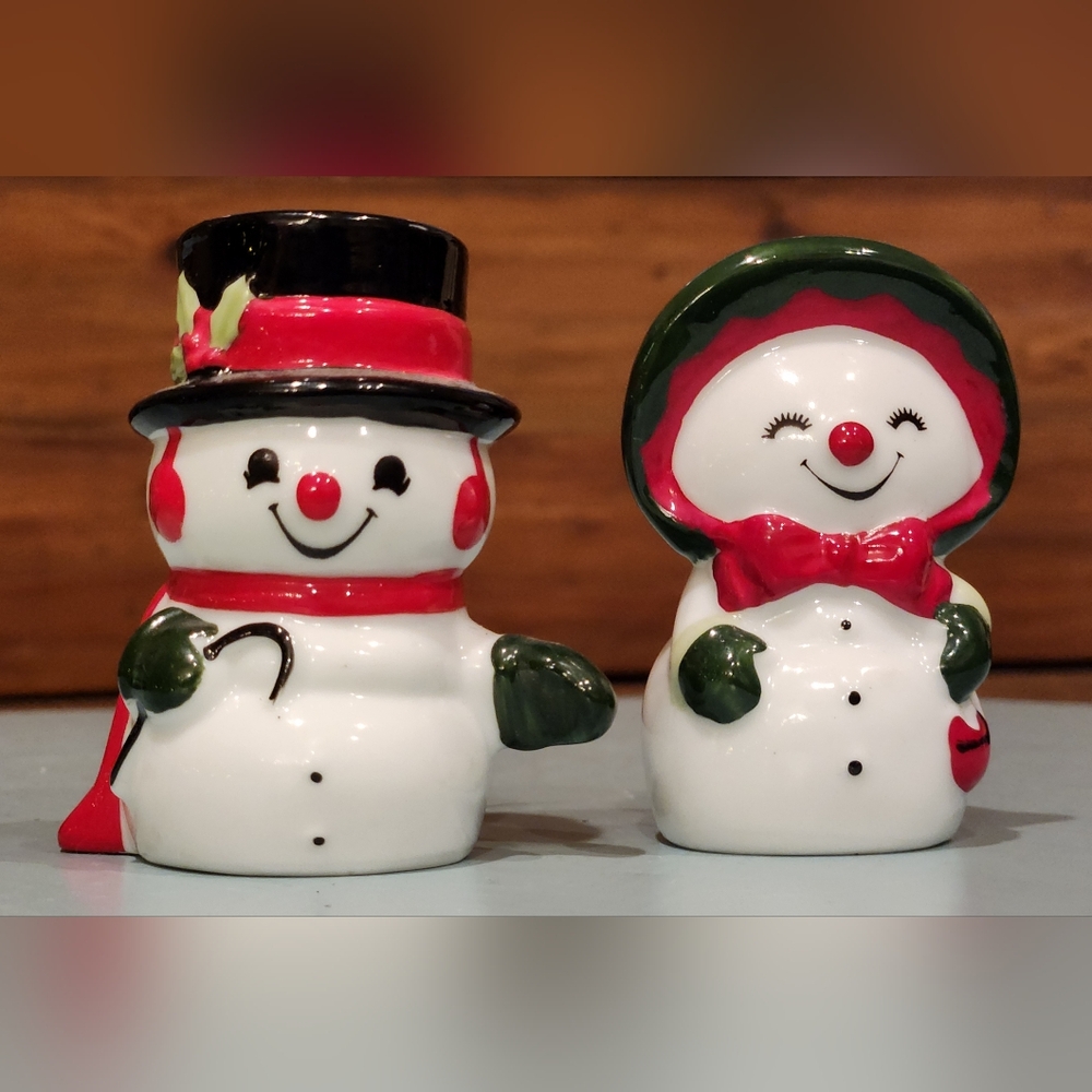 Vintage Set Ceramic Mr Mrs Snowman Couple Salt Pepper Shakers 1980s